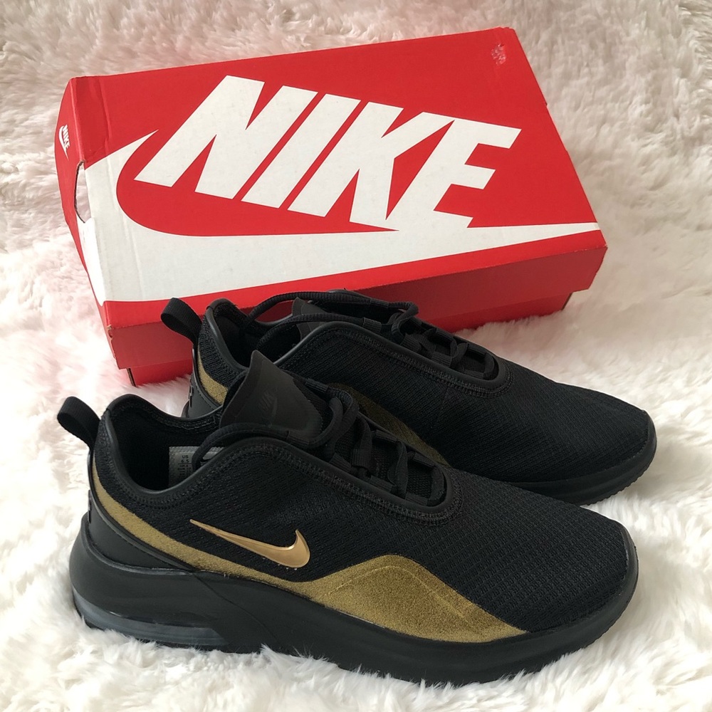 Nike Womens Air Max Motion 2